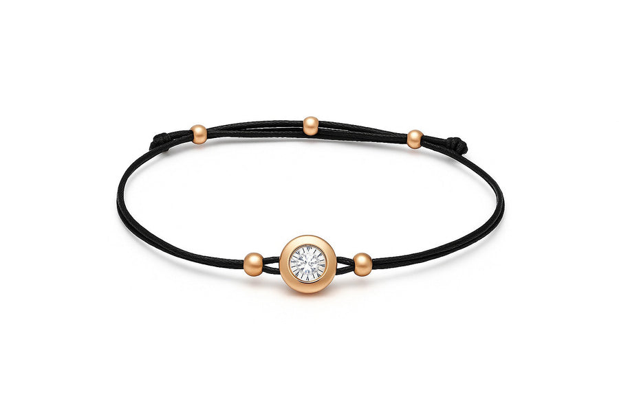 Juodo siūlo apyrankė su auksiniu cirkonio pakabuku