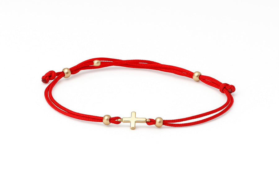 Raudono siūlo apyrankė su auksiniu pakabuku