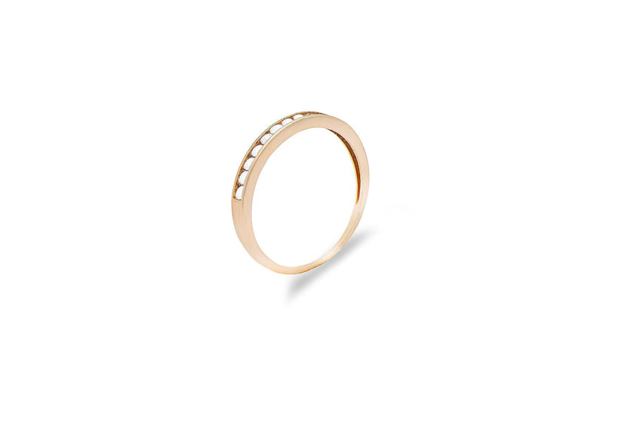 Gold ring with zircons